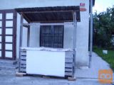 Hladina vitrina in stojnica za prodajo