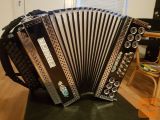 NOVA DIATONIČNA HARMONIKA PLOHL MODEL VESELJAK C.F.B