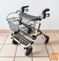 Lahek rolator hodulja Invacare, s košaro in držalom palice
